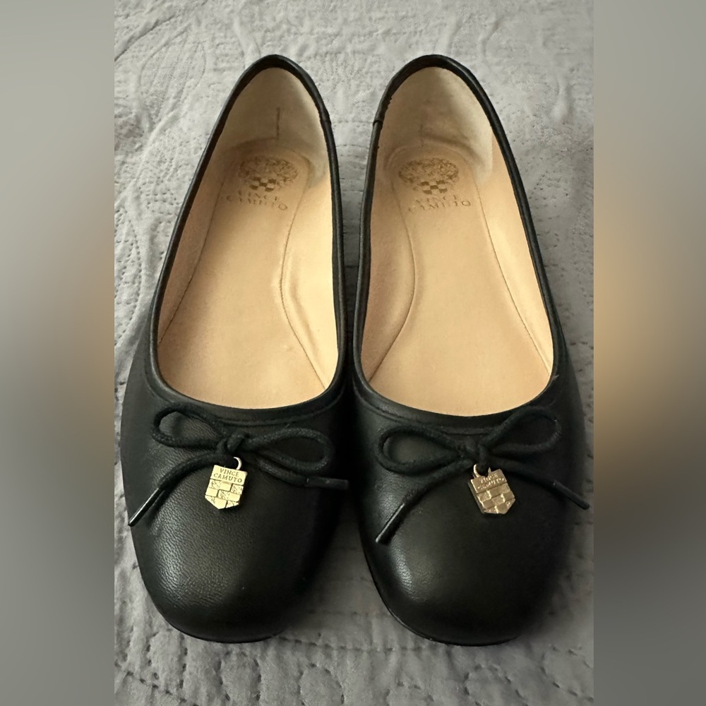 EUC - Vince Camuto Ria Bow Black Leather Ballet Flats/Loafer, Sz 10.